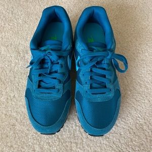 Women’s Blue Retro-style Nike Shoes Size 9 NWT